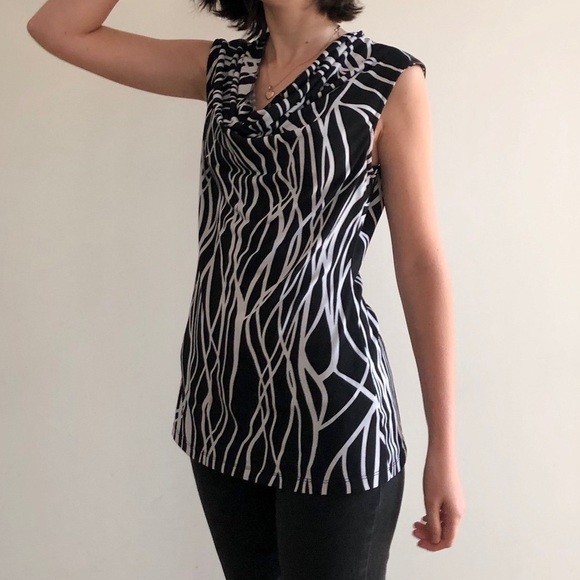 BLACK & WHITE SLEEVELESS BLOUSE -8 - Picture 2 of 11